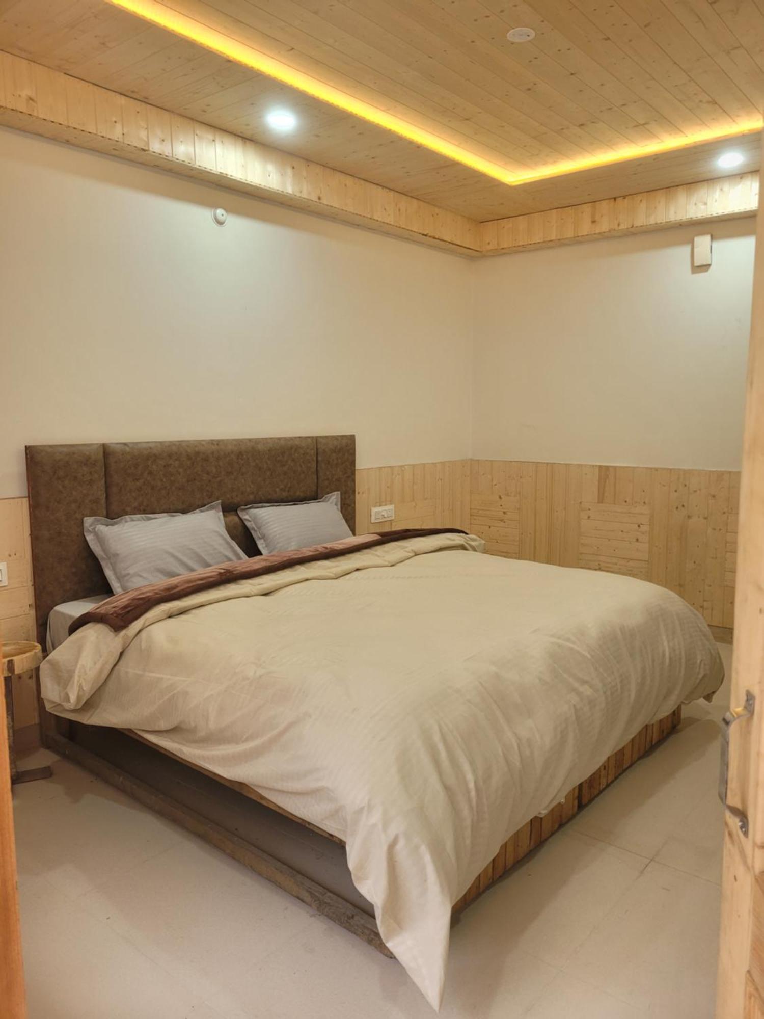 Whoopers Hostel Kasol Eksteriør billede
