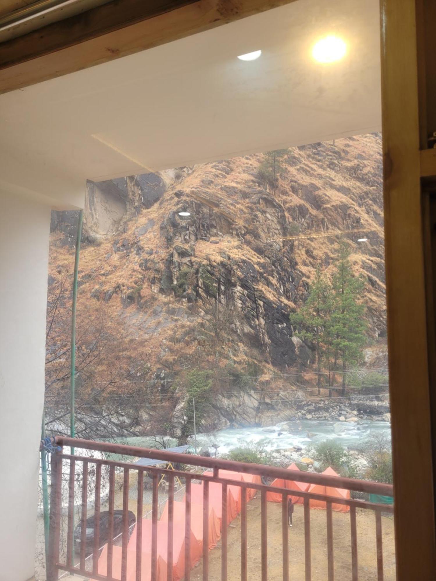Whoopers Hostel Kasol Eksteriør billede