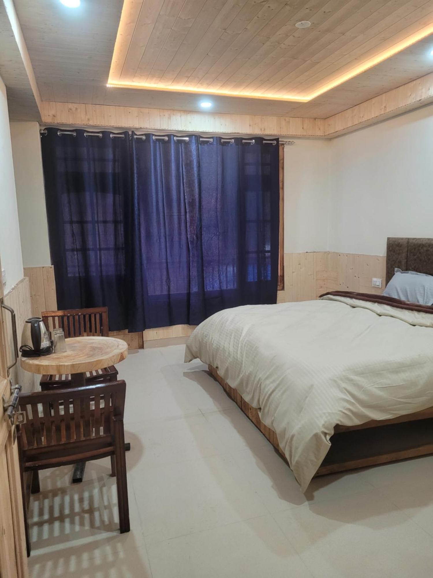Whoopers Hostel Kasol Eksteriør billede
